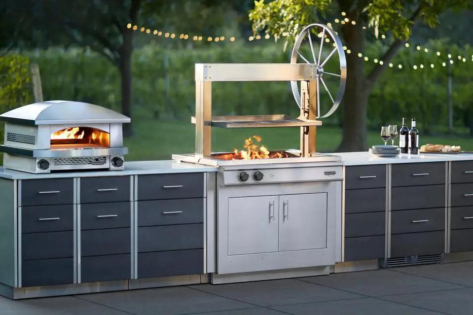 outdoor kitchen