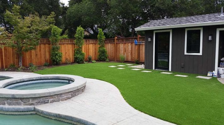 Backyard-artificial-grass-e1685641342217