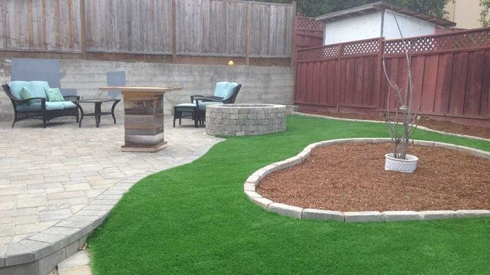 Backyard-artificial-turf-pet-area-e1685641368198