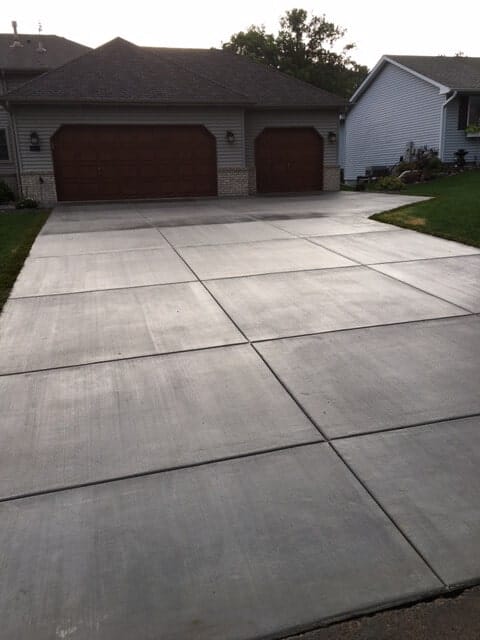 Concrete construction contractor